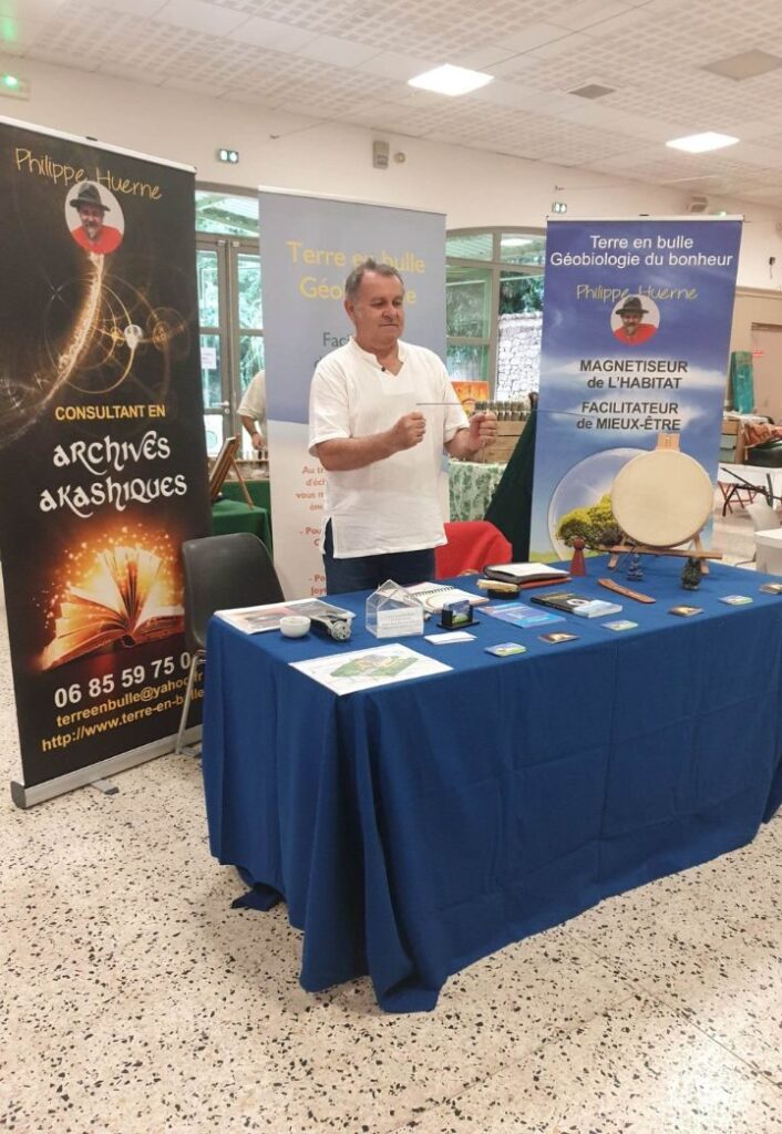 Philippe Huerne, consultant en Archives akashiques, sur un salon bien-être